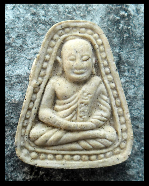 >> เคาะเดียว << พระผงหลวงพ่อเงิน รุ่นปลดหนี้