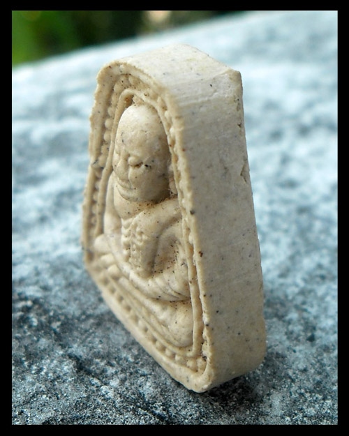 >> เคาะเดียว << พระผงหลวงพ่อเงิน รุ่นปลดหนี้