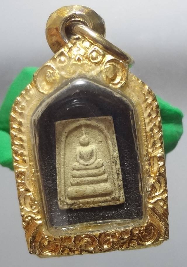  พระสมเด็จคแนนสวยๆสมบูรณ์ไม่หักไม่บิ่นไม่ซ่อมครับกรอบชุบไมครอนนะครับ