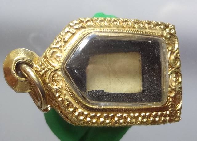  พระสมเด็จคแนนสวยๆสมบูรณ์ไม่หักไม่บิ่นไม่ซ่อมครับกรอบชุบไมครอนนะครับ