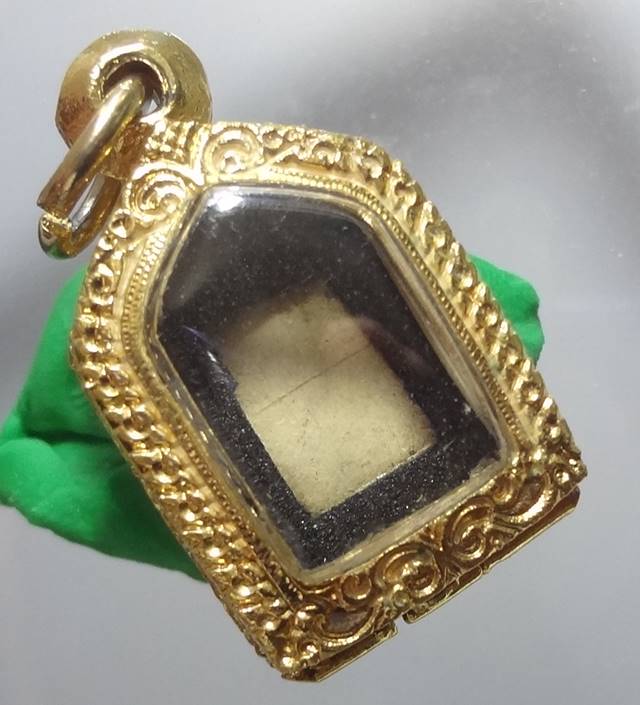  พระสมเด็จคแนนสวยๆสมบูรณ์ไม่หักไม่บิ่นไม่ซ่อมครับกรอบชุบไมครอนนะครับ