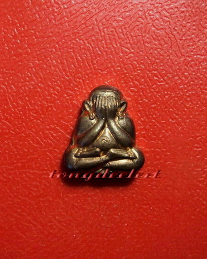 พระปิดตาจิ๋วหลังรูปเหมือน หลวงพ่อเกษม เขมโก รุ่น ลาภผล พูนทวี ซินนี้ฮวดใช้ เนื้อนวโลหะ สวยมากค่ะ