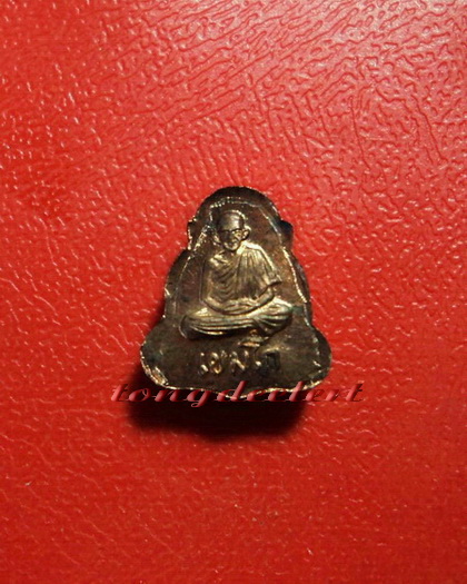 พระปิดตาจิ๋วหลังรูปเหมือน หลวงพ่อเกษม เขมโก รุ่น ลาภผล พูนทวี ซินนี้ฮวดใช้ เนื้อนวโลหะ สวยมากค่ะ