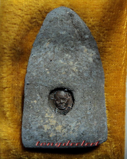 พระหลวงพ่อทวด วัดช้างให้ รุ่นกฐิน ปี 2542 เนื้อว่านหลังทองแดงพร้อมกล่องเดิมค่ะ