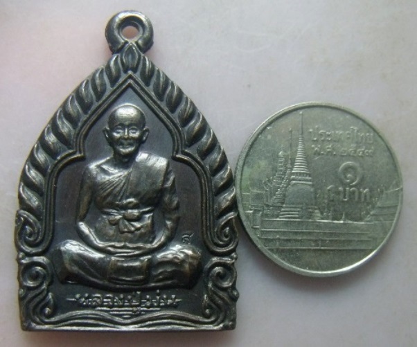 **วัดใจ**เหรียญมั่ง มี ศรี สุข หลวงปู่ม่น วัดเนินตามาก หลังยันต์ ปี ๒๕๓๗**ตอกโค้ด สวยๆ