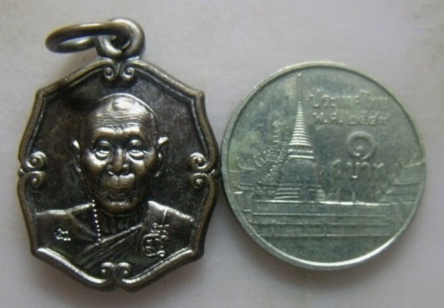 **วัดใจ**เหรียญหลวงพ่อเพี้ยน วัดเกริ่นกฐิน หลังหนุมานเชิญธง รุ่นกฐินปี ๒๕๕๖**ตอกโค้ด สวยๆ