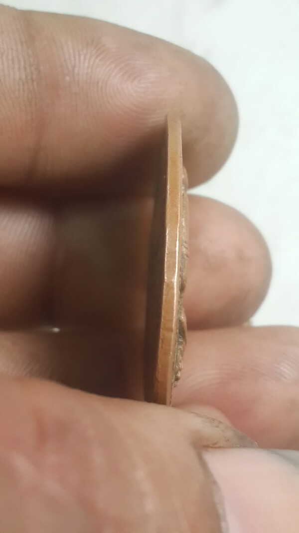 เหรียญพระเจ้าตากสิน ปี18บล็อกไหล่เรียบสะอามีขีด