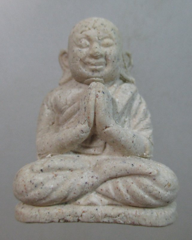 ๒๐ พระผงลอยองค์