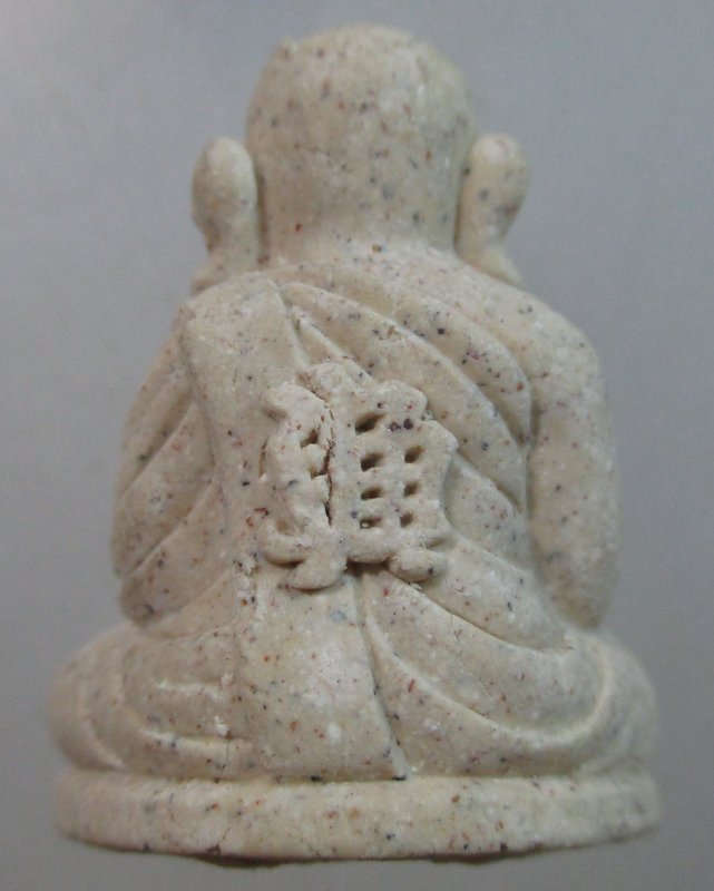 ๒๐ พระผงลอยองค์