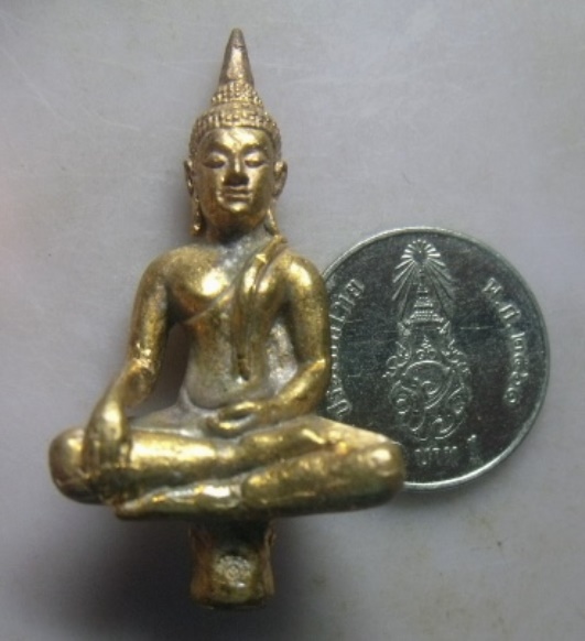 **วัดใจ**พระยอดธงรุ่นเปิดโลก หลวงปู่คำบุ คุตฺตจิตโต วัดกุดชมภู จ.อุบลราชธานี**เนื้อสัมฤทธิ์โบราณ สวย