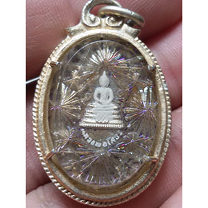 ล็อคเก็ตหลวงพ่อโสธร ลายมุก วัดโสธรวราราม ฉะเชิงเทรา ปีพ.ศ.2504 (ปางห้ามสมุทร)