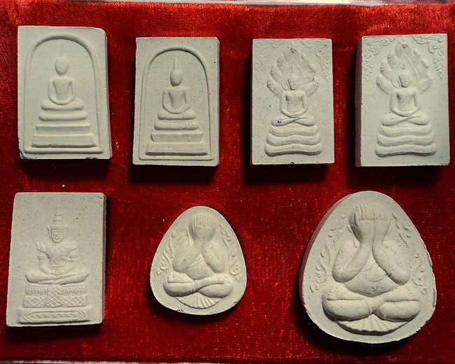 พระเนื้อผงผสมผงจิตรลดา สมเด็จพระญาณสังวร เสาร์ 5 ปี 2537 สวยมากพร้อมกล่องเดิมค่ะ