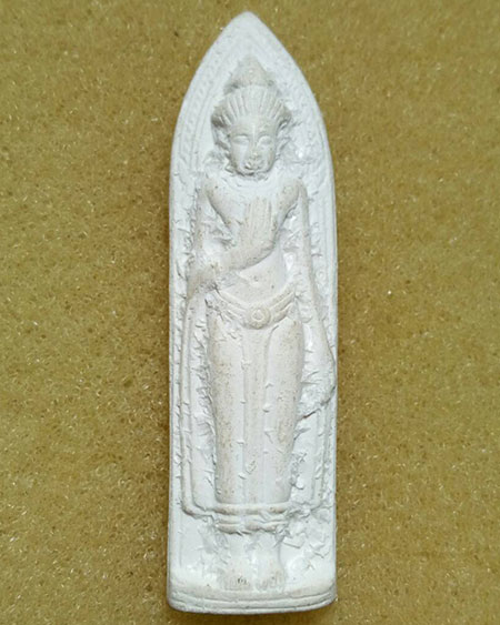 เริ่มที่ ๒๐ บาทพระผงจักรพรรดิหลวงตาม้าวัดถ้ำเมืองนะ (ลูกศิษย์หลวงปู่ดู่) พิมพ์พระร่วง