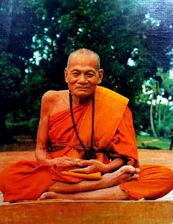 สมเด็จเสาร์ 5 เนื้อใบลาน (พิมพ์ 2) หลวงปู่เครื่อง วัดเทพสิงหาร จ.อุดรธานี ปี 19...(ในเลี่ยม+แหนบ)...