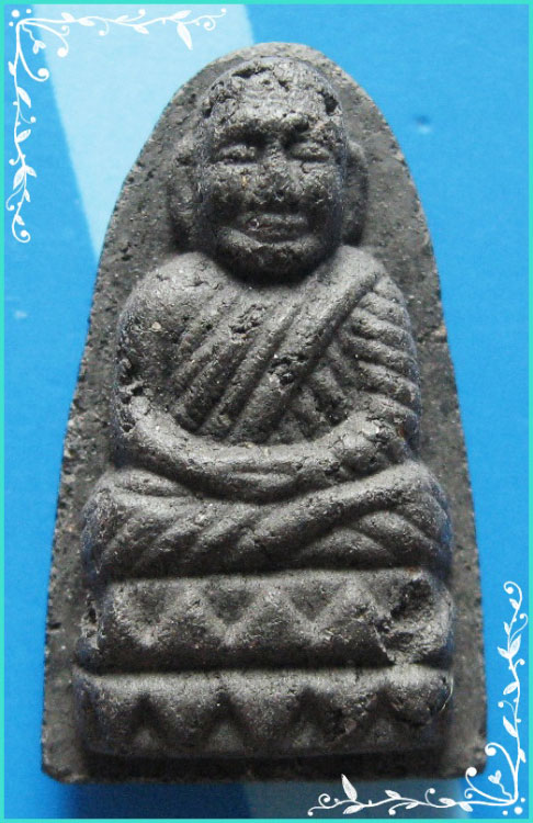 ...ลพ.ทวด วัดช้างไห้ พิมพ์หัวมน เนื้อผงผสมว่าน หลังลายมือ รุ่นศูนย์ศิลปาชีพ ปี 37...