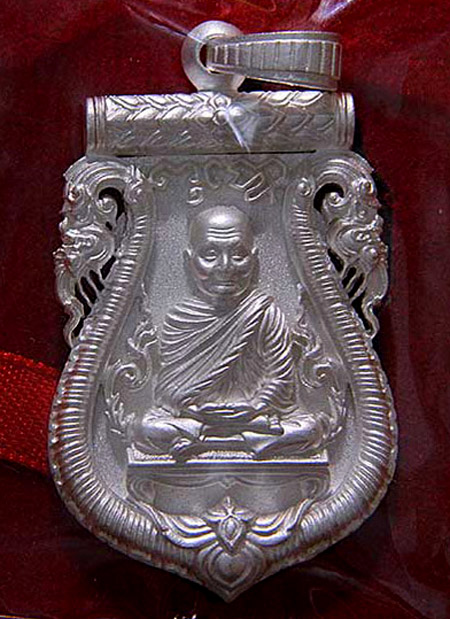 >> เคาะเดียว << เหรียญเสมาฉลุยกองค์ เนื้อเงิน หลวงพ่อจรัญ รุ่นมหามงคล ๗ รอบ