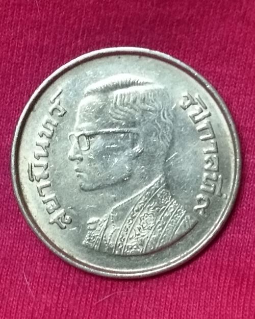 เหรียญ 5 บาทใหญ่ ครุฑเฉียง ปี2522