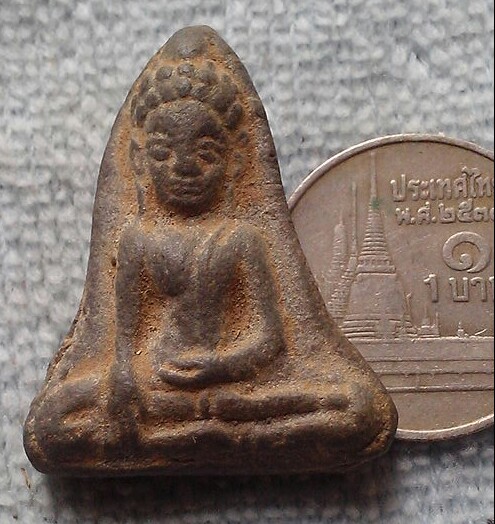 20 บาท พระร่วงนั่งเข่ากว้างเนื้อดินไม่ทราบที่