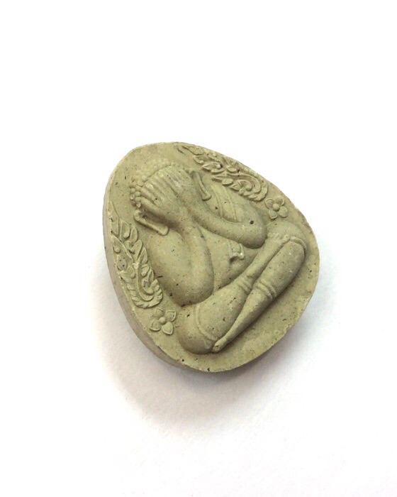 พระปิดตามหาลาภ พิมพ์กนกข้าง ฉลอง 80 พรรษา สมเด็จพระญาณสังวร วัดบวรนิเวศ ปี36 กล่องเดิม