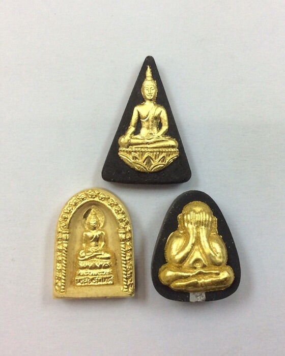 ชุดพระเนื้อผงมวลสารพิเศษ วัดบวรนิเวศ สมเด็จพระญาณสังวร สมเด็จพระสังฆราช ทรงเมตตาอธิฐานจิต กล่องเดิม