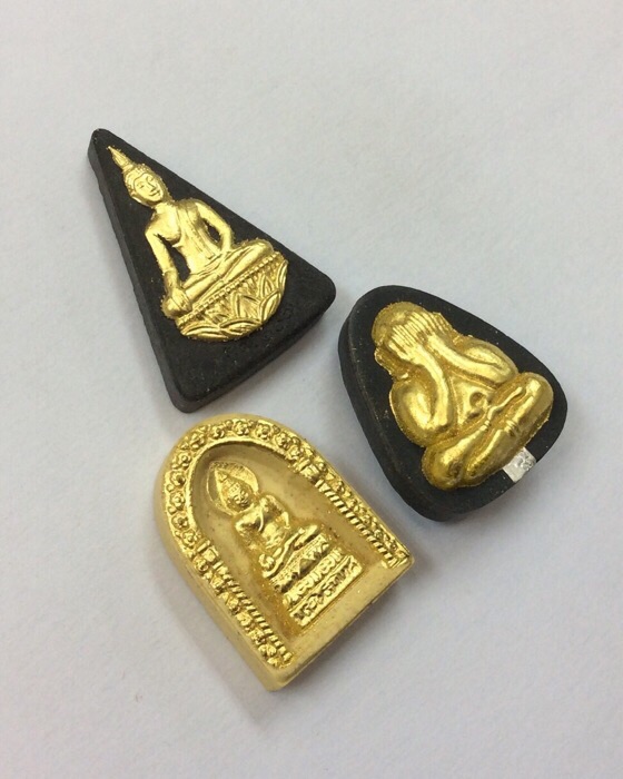 ชุดพระเนื้อผงมวลสารพิเศษ วัดบวรนิเวศ สมเด็จพระญาณสังวร สมเด็จพระสังฆราช ทรงเมตตาอธิฐานจิต กล่องเดิม