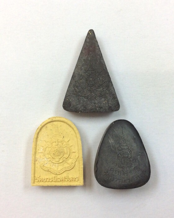 ชุดพระเนื้อผงมวลสารพิเศษ วัดบวรนิเวศ สมเด็จพระญาณสังวร สมเด็จพระสังฆราช ทรงเมตตาอธิฐานจิต กล่องเดิม