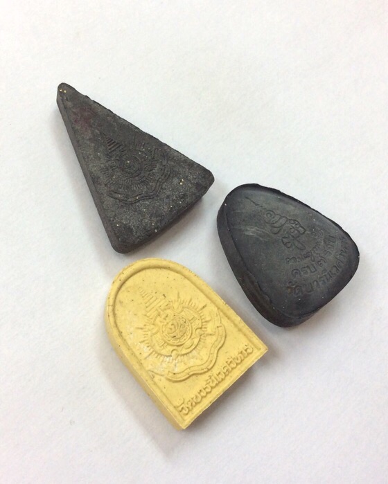 ชุดพระเนื้อผงมวลสารพิเศษ วัดบวรนิเวศ สมเด็จพระญาณสังวร สมเด็จพระสังฆราช ทรงเมตตาอธิฐานจิต กล่องเดิม