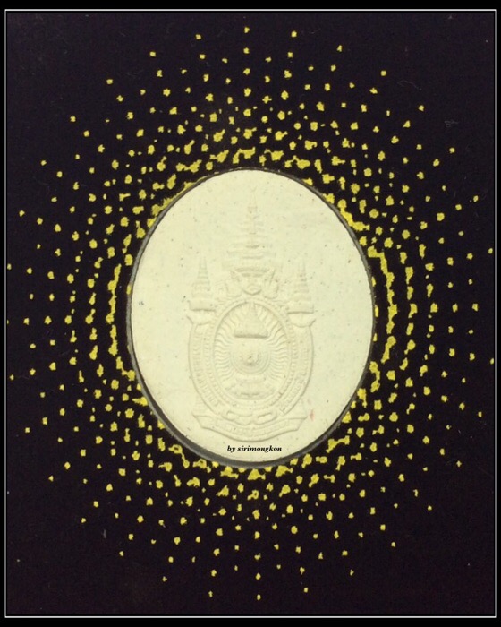 พระผงในหลวง รัชกาลที่9 ทรงงาน รุ่นเย็นศิระเพราะพระบริบาล 80พรรษา มหากษัตริย์คู่แผ่นดินสยาม กล่องเดิม