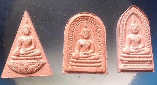 หลวงพ่อพระใส รุ่นกระเบื้องหลังคาโบสถ์ ๔๑ วัดโพธิ์ชัย หนองคาย ปี ๒๕๔๑