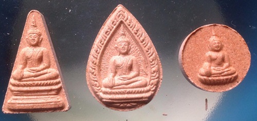 หลวงพ่อพระใส รุ่นกระเบื้องหลังคาโบสถ์ ๔๑ วัดโพธิ์ชัย หนองคาย ปี ๒๕๔๑