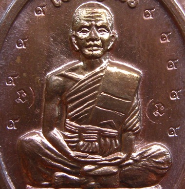 เหรียญหลวงพ่อคูณ รุ่นเจริญพรเต็มองค์ กรรมการไม่ตัดปีก "โค๊ต๙"เนื้อนวะโลหะพริ้งโกลล์ ปี2536