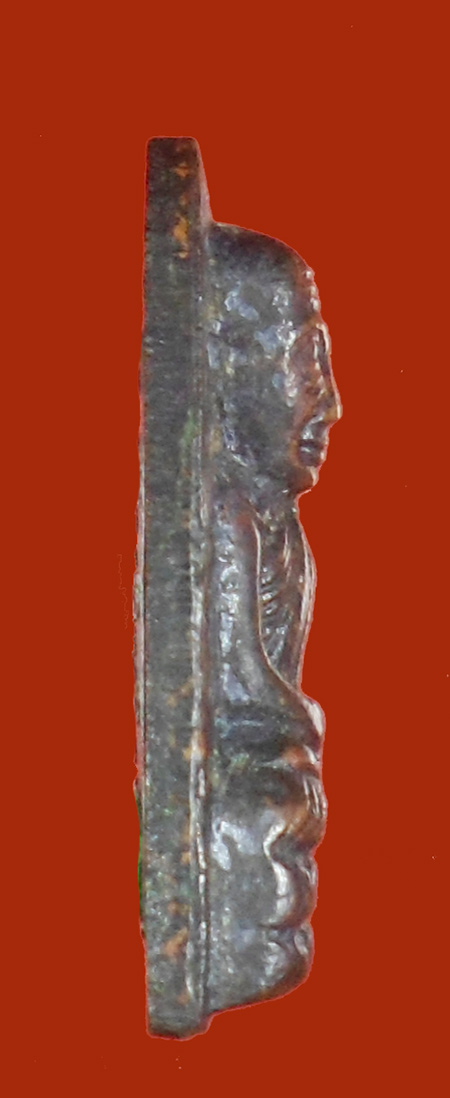 หลวงปู่ทวดเตารีดปี05หลังหนังสือพิมพ์ใหญ่มี บัตรรับรอง