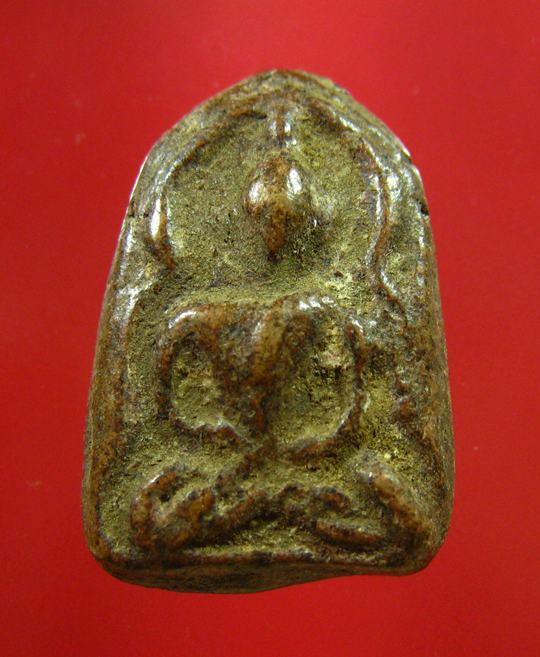 พระเนื้อดิน เนื้อหามวลสารดี สวยไม่ทราบที่ครับ