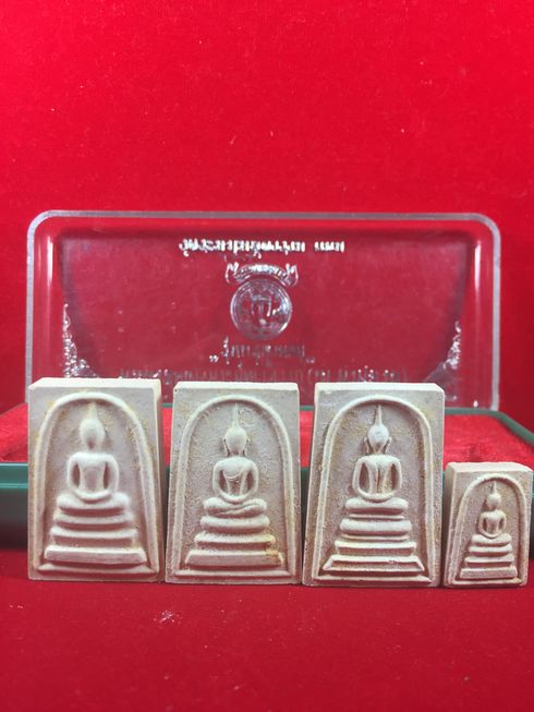 ชุดพระสมเด็จ วัดระฆัง  รุ่นแช่น้ำมนต์ ปี 2540