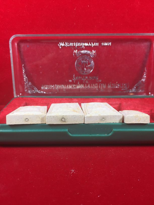 ชุดพระสมเด็จ วัดระฆัง  รุ่นแช่น้ำมนต์ ปี 2540