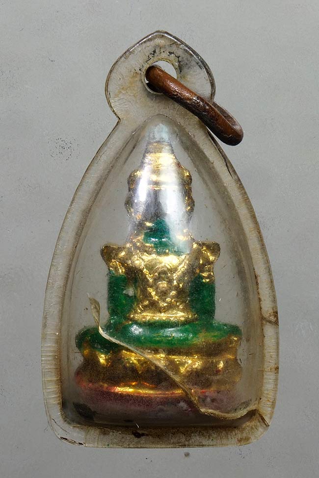 50บาท// พระแก้วมรกต วัดท่าแพ พิมพ์เล็ก จ.นครศรีธรรมราช เลี่ยมเดิมจากวัด...63