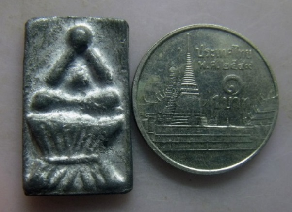 **วัดใจ**พระปิดตาเนื้อชินตะกั่ว หลังจารยันต์ เก่าๆ ไม่ทราบที่**เนื้อสวย เชิญชมครับ 