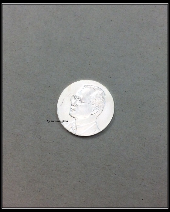 เหรียญที่ระลึก เฉลิมพระชนมพรรษา 80 พรรษา รัชกาลที่9 เนื้อเงินแท้ 99%  ปี50 บล็อกกษาปณ์