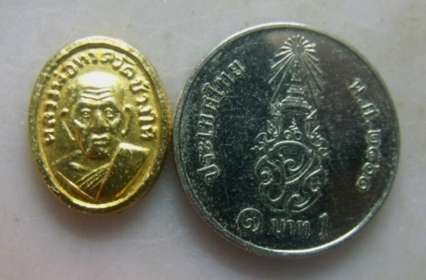 **วัดใจ**เหรียญหัวแหวน หลวงพ่อทวด วัดช้างให้ ปัตตานี เนื้อกะไหล่ทอง ปี 2508**สวยๆ หายาก เชิญชมครับ