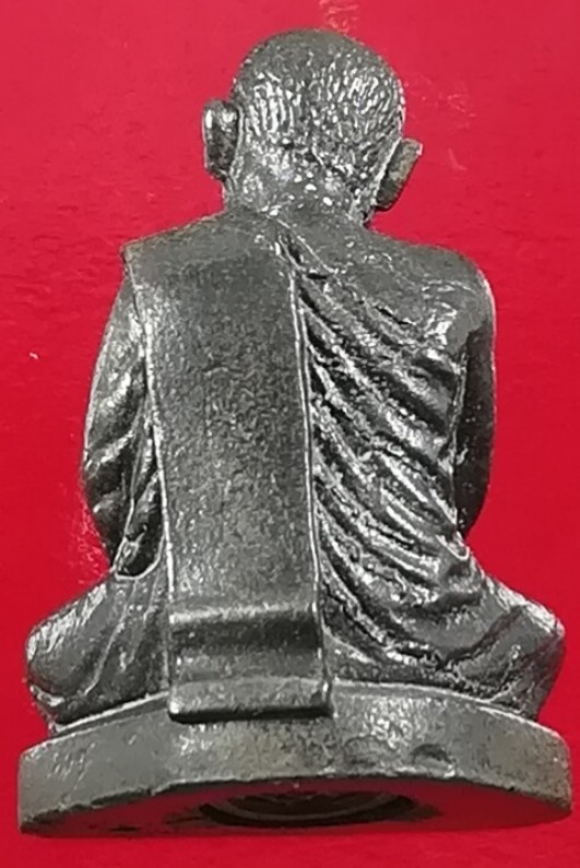 พระหล่อรูปเหมือน รุ่นลูกเสือชาวบ้าน หลวงปู่แหวน สุจิณฺโณ วัดดอยแม่ปั๋ง ปี 2520 เนื้อนวะ 