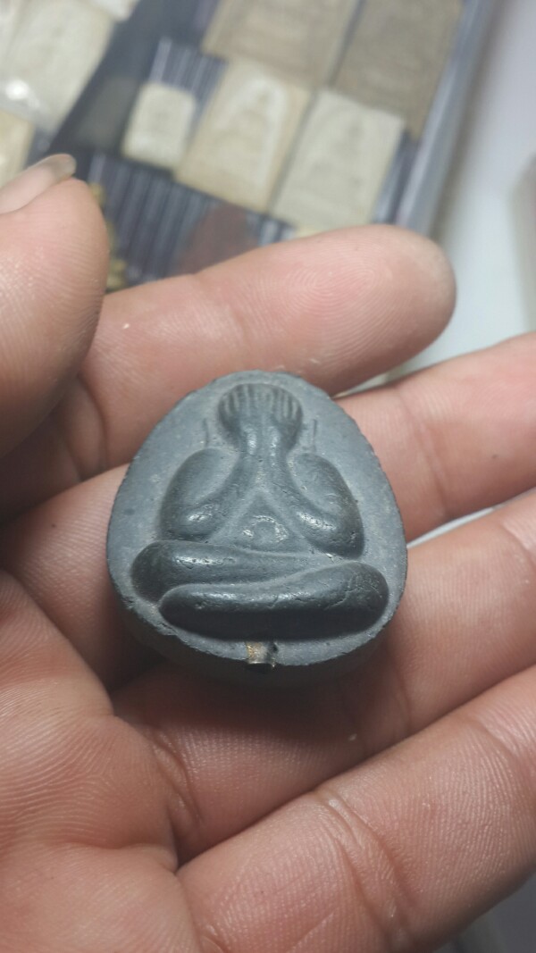 พระปิดตา หลวงปู่โต๊ะ หลังเต่า เนื้อผงใบลาน 