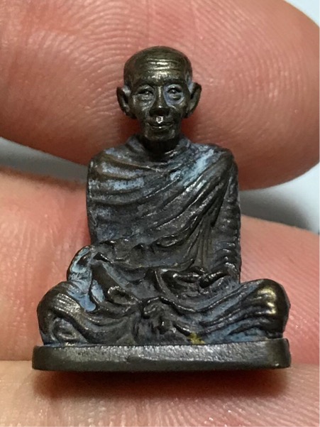 2 องค์ ใหญ่ - เล็ก รูปเหมือนลอยองค์ รุ่นพญาวันมหาโชค หลวงพ่อเกษม เขมโก ปี 2536 เนื้อนวะโลหะ