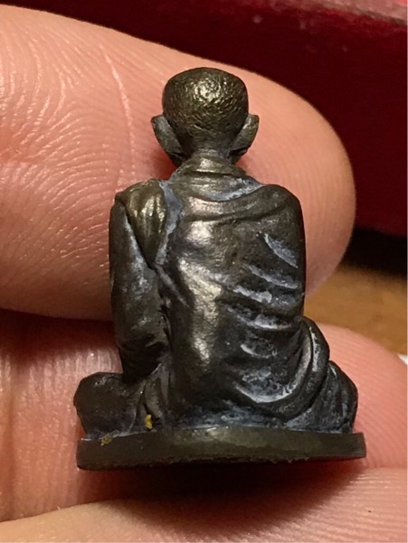 2 องค์ ใหญ่ - เล็ก รูปเหมือนลอยองค์ รุ่นพญาวันมหาโชค หลวงพ่อเกษม เขมโก ปี 2536 เนื้อนวะโลหะ