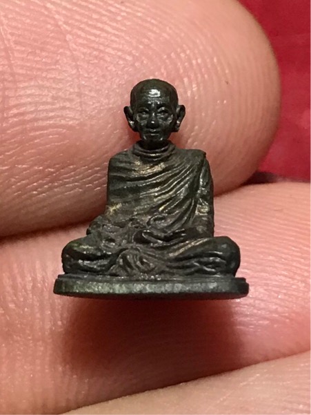 2 องค์ ใหญ่ - เล็ก รูปเหมือนลอยองค์ รุ่นพญาวันมหาโชค หลวงพ่อเกษม เขมโก ปี 2536 เนื้อนวะโลหะ