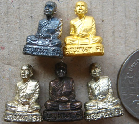 5องค์ รูปเหมือนเจริญสุข ไตรมาส51หลวงปู่บุญหนา วัดป่าโสตถิผล จ สกลนคร ปี51ชุดกรรมการ เลข391พร้อมกล่อง