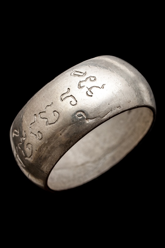 แหวนนิ้วเพชรพระอิศวร เนื้อเงิน ปี2542 ขนาด 2.0 เซนติเมตร