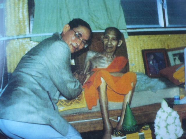 เหรียญยกช่อฟ้า เนื้อเงิน หลวงพ่่อเกษม ปี2517 หายากสุด