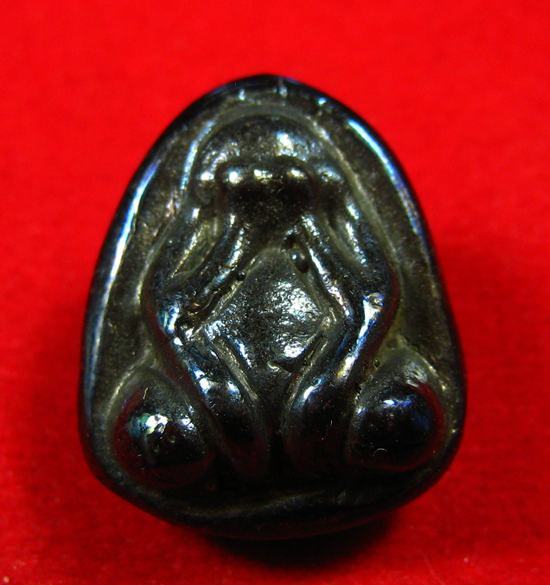 พระปิดตา เนื้อหามวลสารดี สวยไม่ทราบที่ครับ