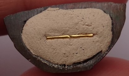 สมเด็จ วัดระฆัง รุ่น141ปี ปี56 ชุดกรรมการ (กริ่งเนื้อเหล็กน้ำพี้แก่นวะโลหะ ก้นฝังตะกรุดทอง)เคาะเดียว