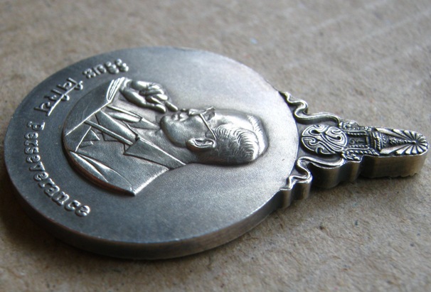 เหรียญพระมหาชนก เนื้อเงิน พิมพ์เล็ก ปี2542 พร้อมตลับเดิม(ไม่มีหนังสือ)